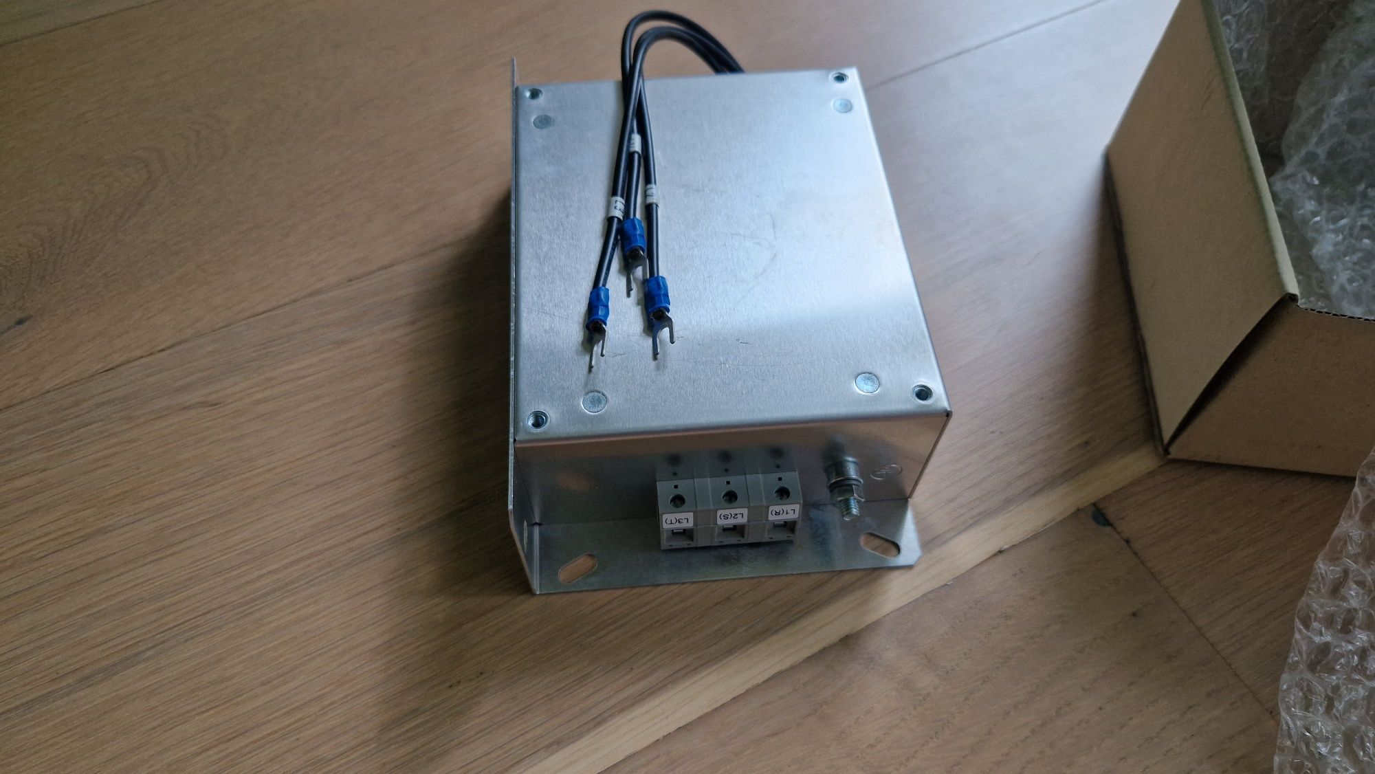 Filtr sieciowy RFI 3 fazy 3kW 10A 400VAC AX-FIM3010-SE-V1 Schaffner