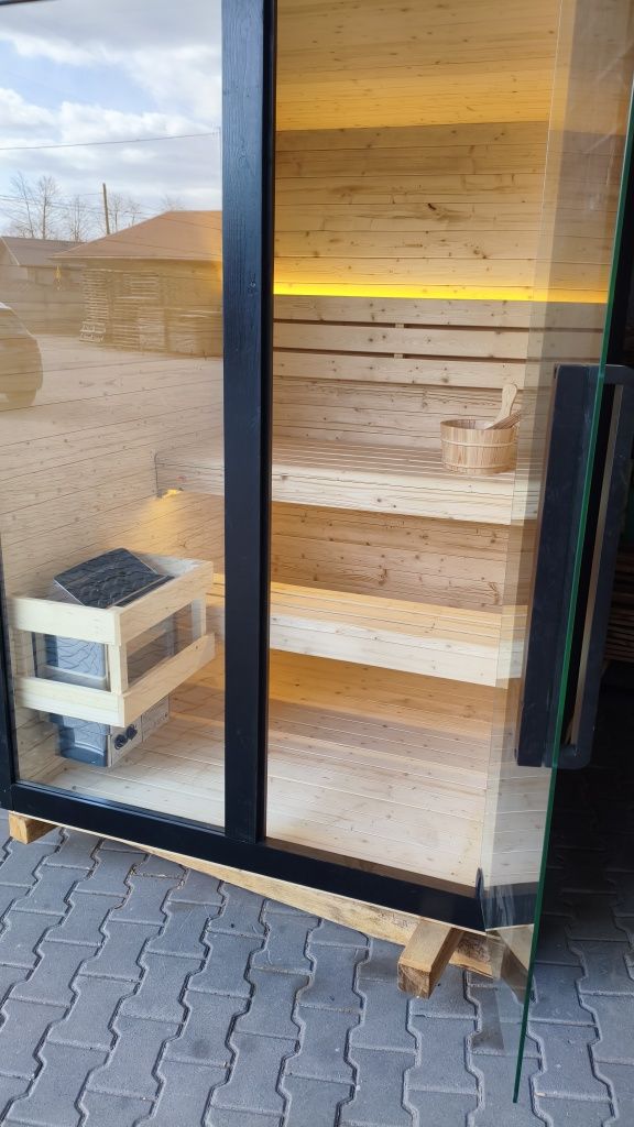 Nowoczesna, stylowa sauna fińska ogrodowa, szybki montaż, na stanie.