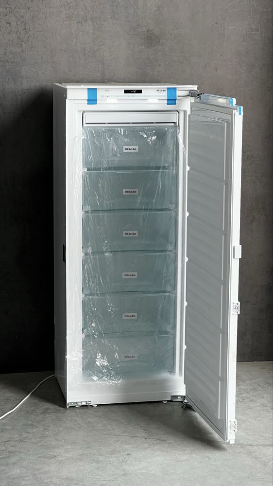 НОВАЯ!!! Морозильная камера Miele FNS 35402 i NoFrost морозильна