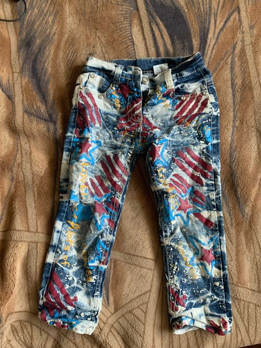 Джинсы  узкачи детские и подарок