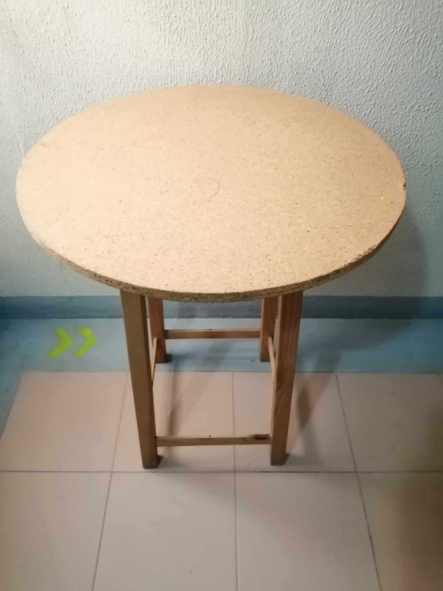 Toalhas e Mesa Apoio tipo Camilha