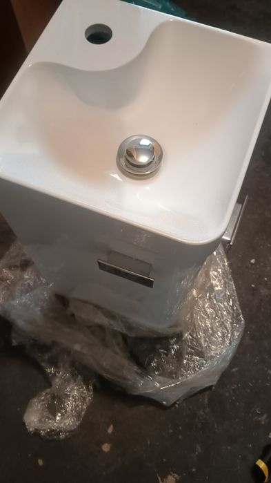Szafka narożna z umywalką