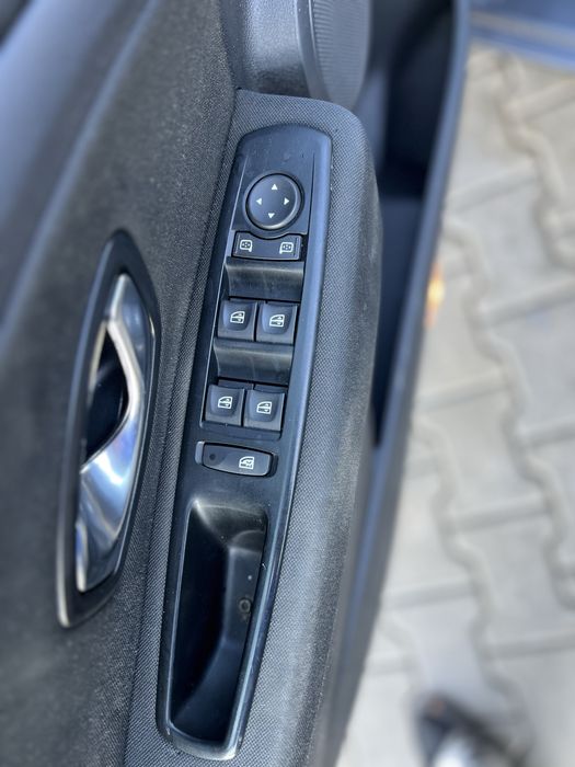 Гарний доглянутий автомобіль !