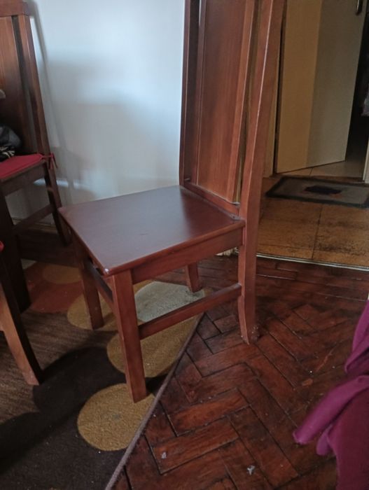 Mesa de jantar com seis cadeiras