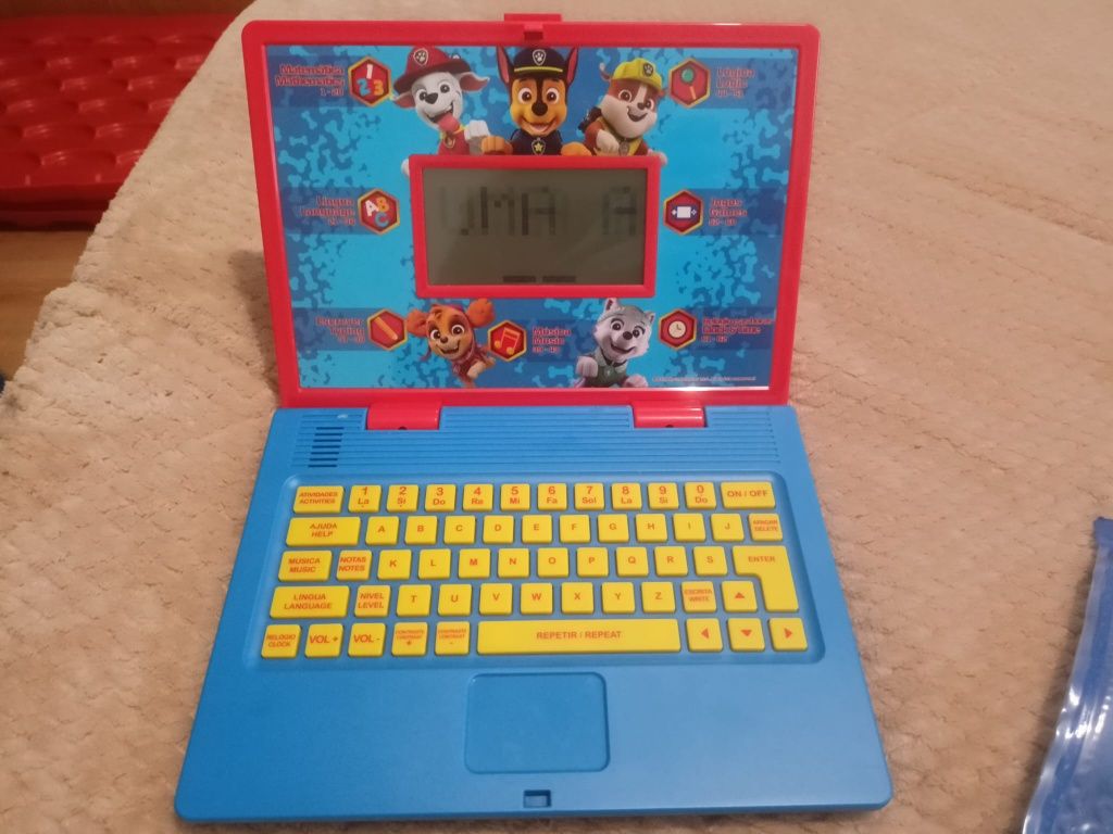 Vendo computador para crianças da patrulha pata