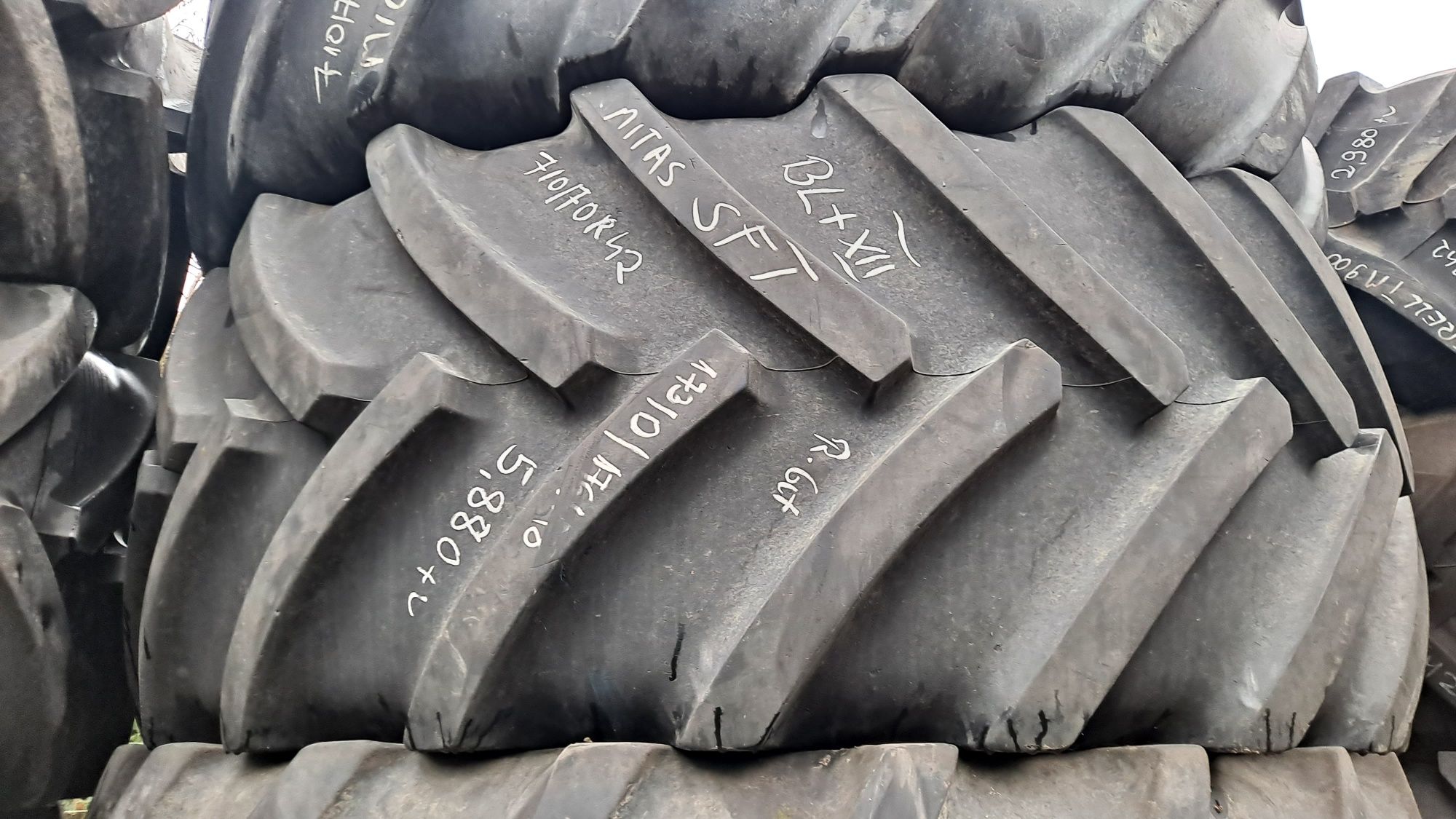 Para 4cm 710/70R42 Mitas