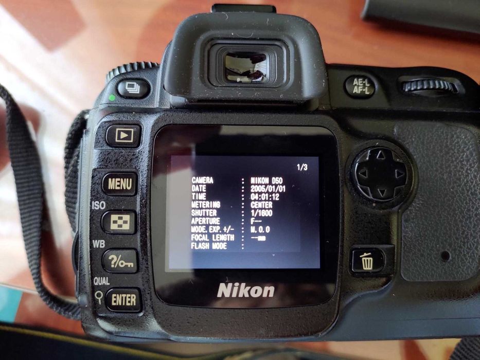 Máq. fotográfica Nikon D50 (corpo) + acessórios (está a funcionar)