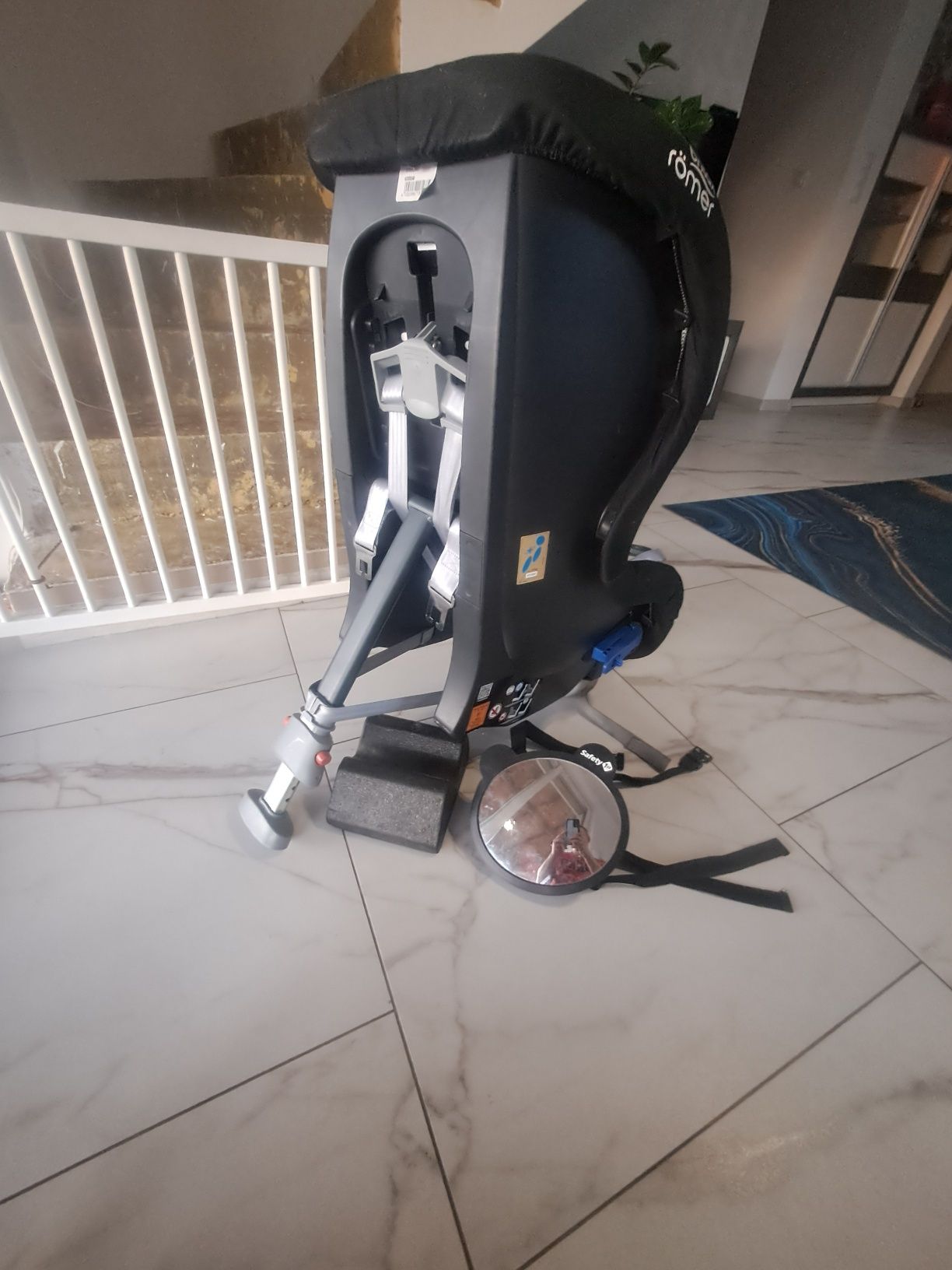 Fotelik samochodowy britax Romer tyłem do kierunku jazdy 9-25 kg