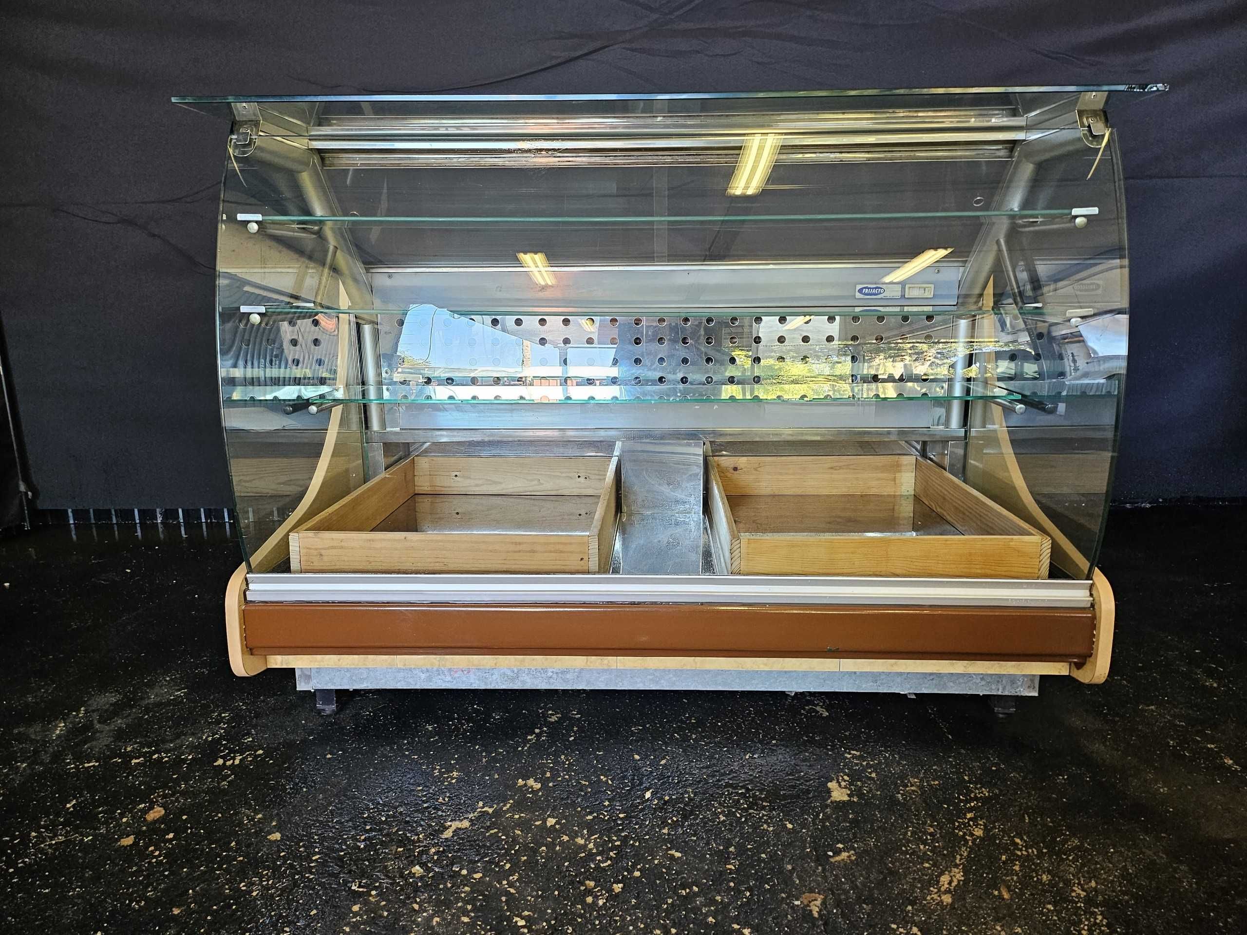 Vitrine neutra para pão e bolos