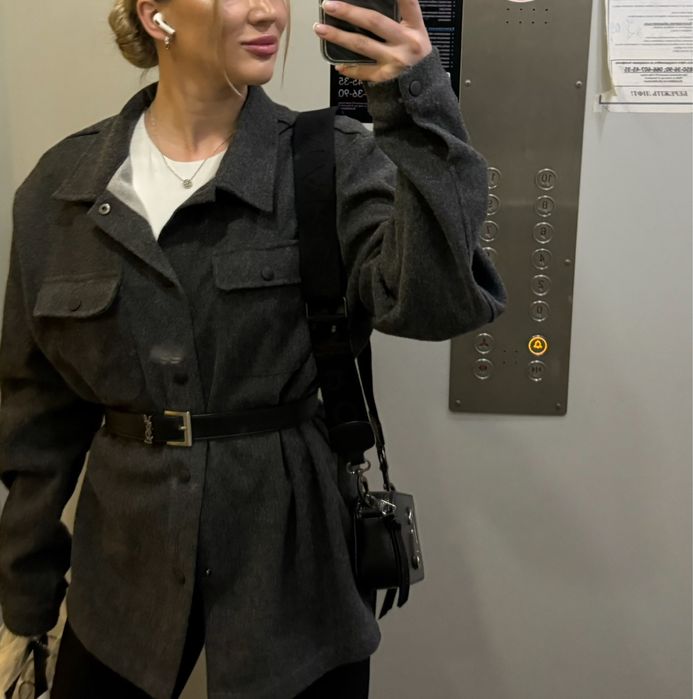 піджак осінь сіре розмір с-м  1 раз вдягалось