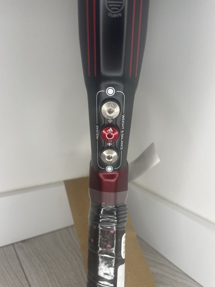 Raquete de Padel Adidas 3.3 vermelha 380€