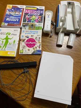Consola Nintendo Wii com jogos, comando e acessórios