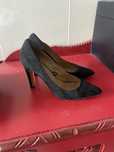 Sapatos de salto agulha