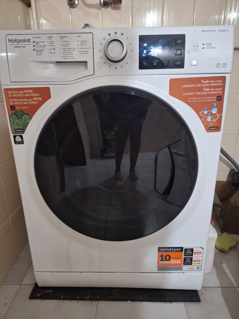Máquina de lavar e secar roupa

Vende-se por motivos de mudança
Ainda