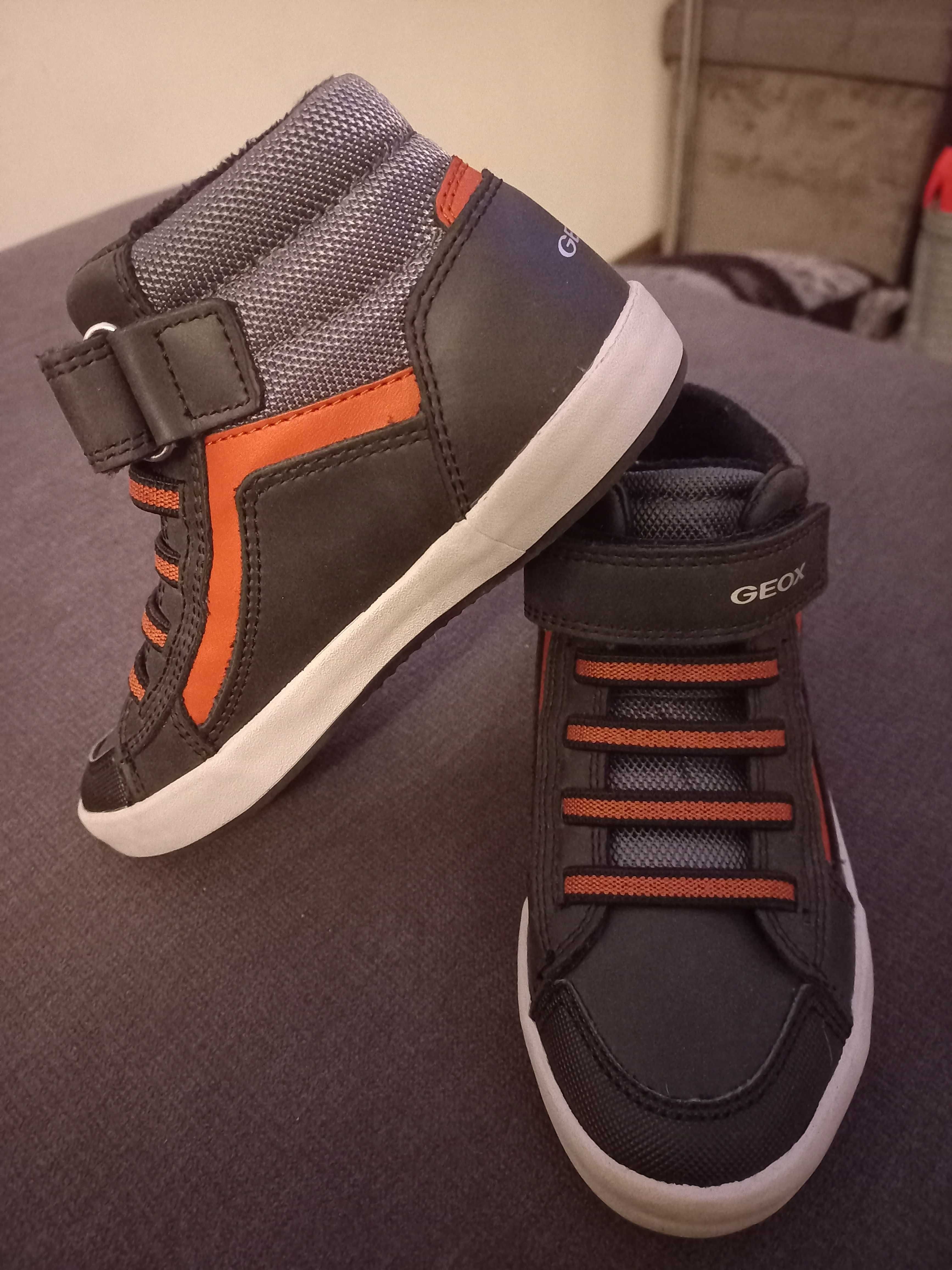 Botinhas Geox 29