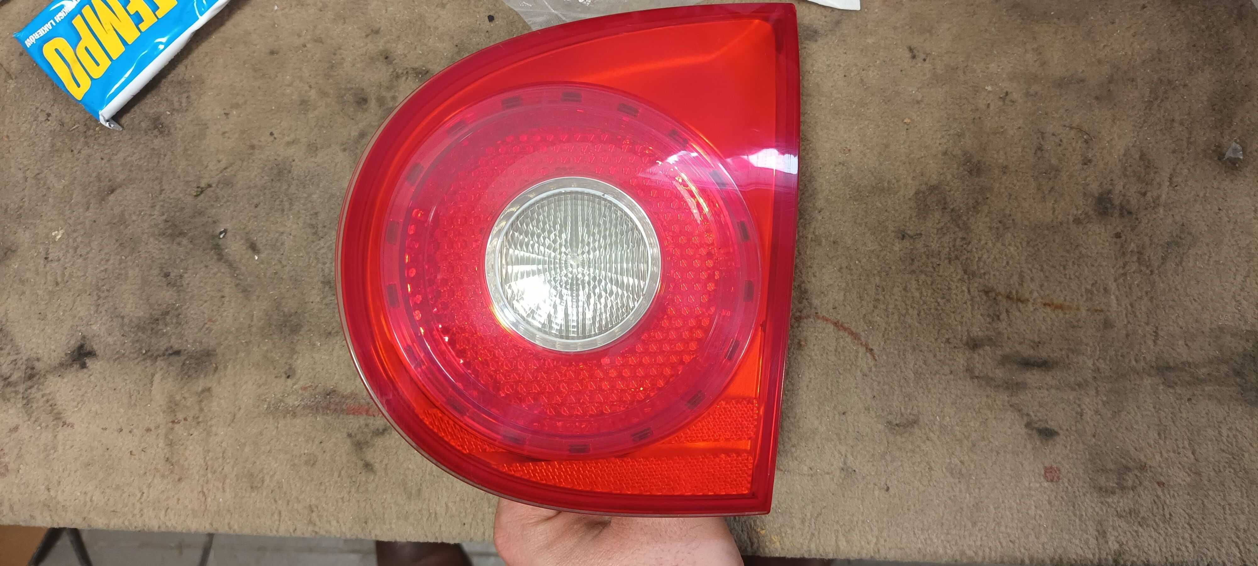 VW Golf V lampa prawa w klapę wysyłka