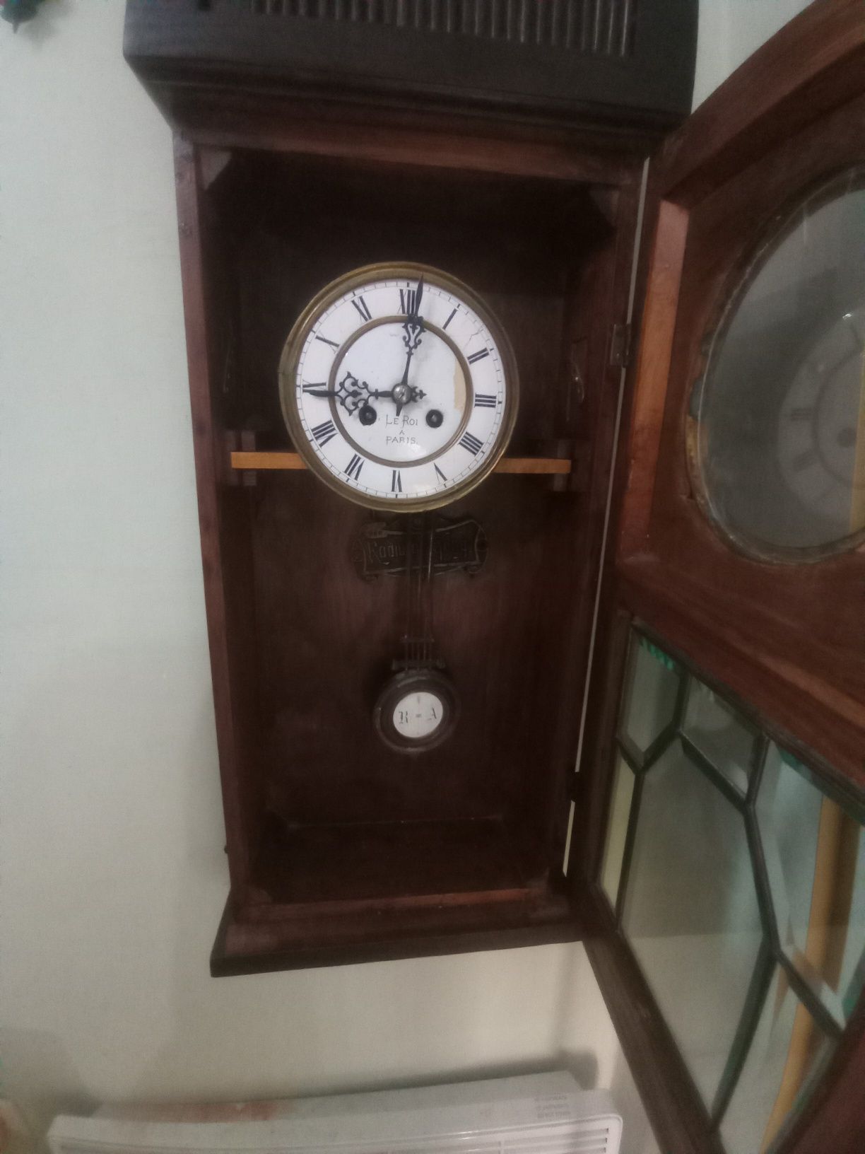 Настінний годинник старовинний