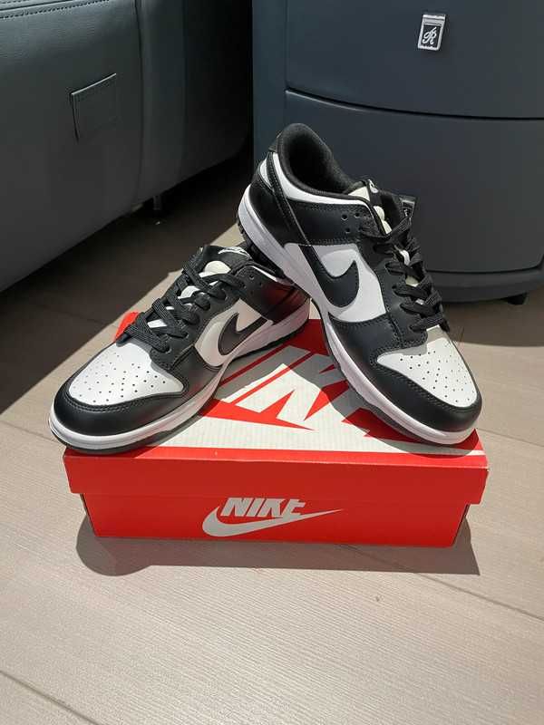 Nike Dunk Low Retro
White Black Panda 40