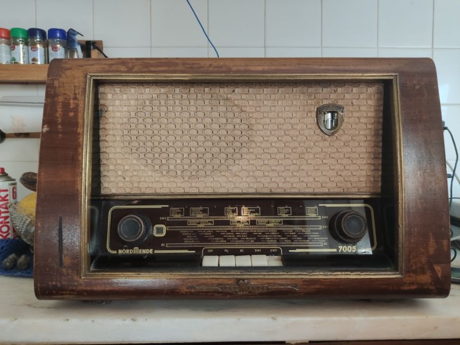 radio antigo a valvulas marca nordmende modelo 7005