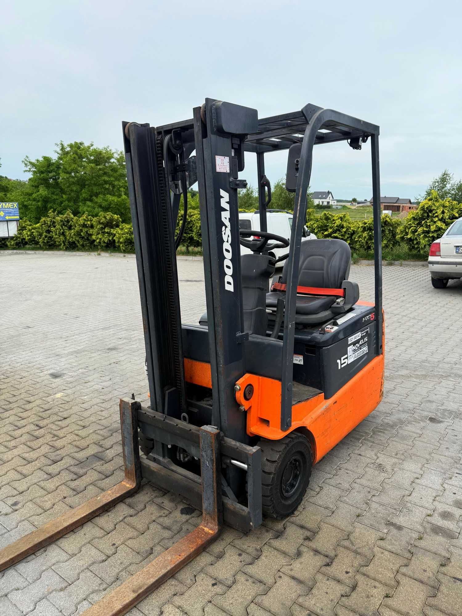 wózek widłowy elektryczny DOOSAN B15R-5 3-kołowy 2014r przesuw 4000mtg