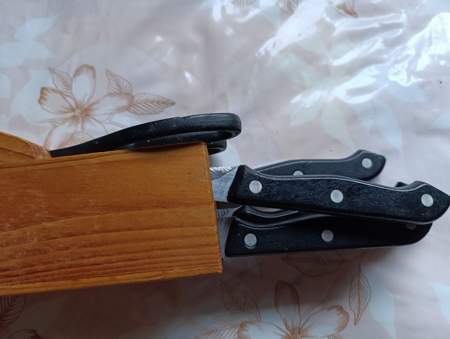 Ножі кухонні з підставкою