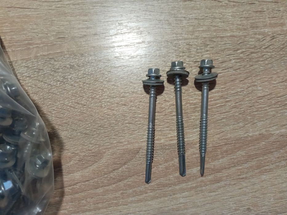 Саморезы по металу для сендвичпанелей оценкованные.