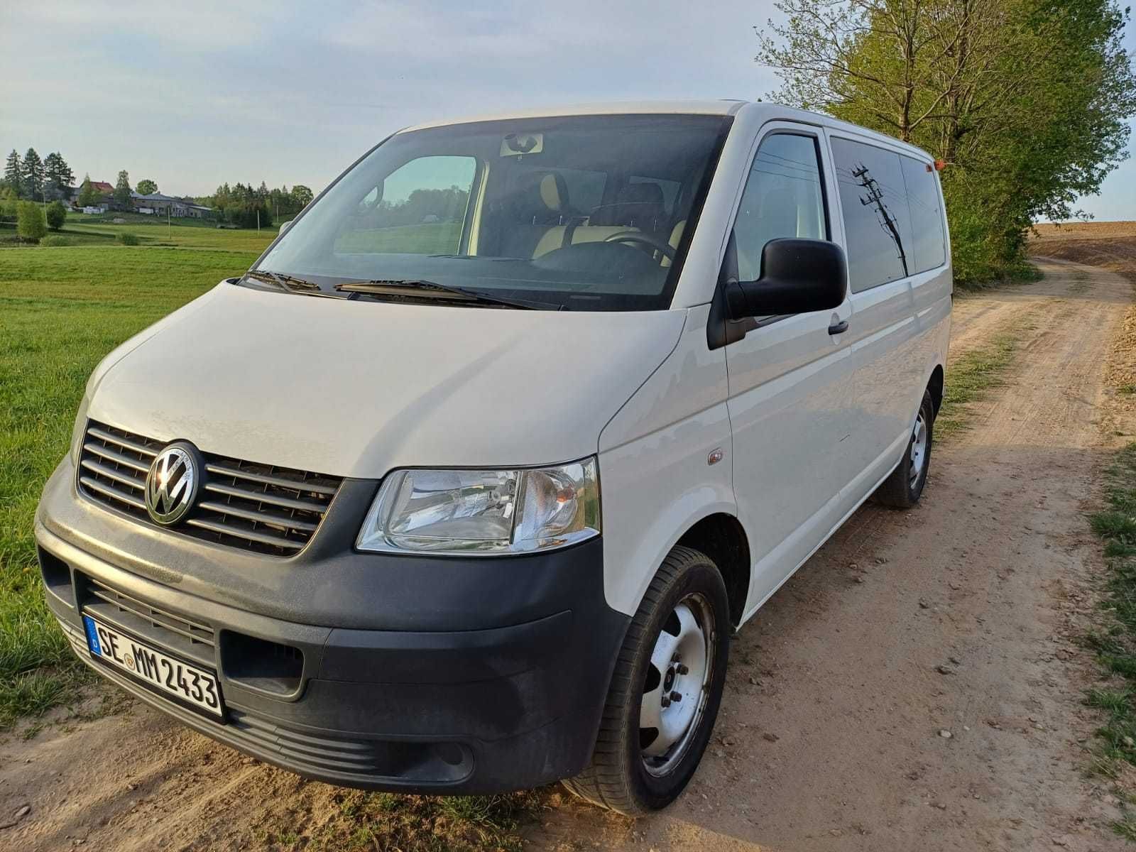 Sprzedam VW Transporter  5 , 9 osobowy z klimatyzacja