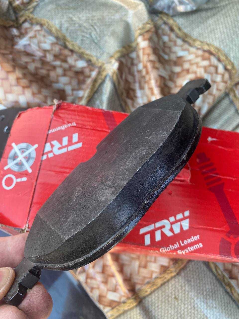 Гальмівні колодки TRW GDB1838 (передні), нові, оригінал