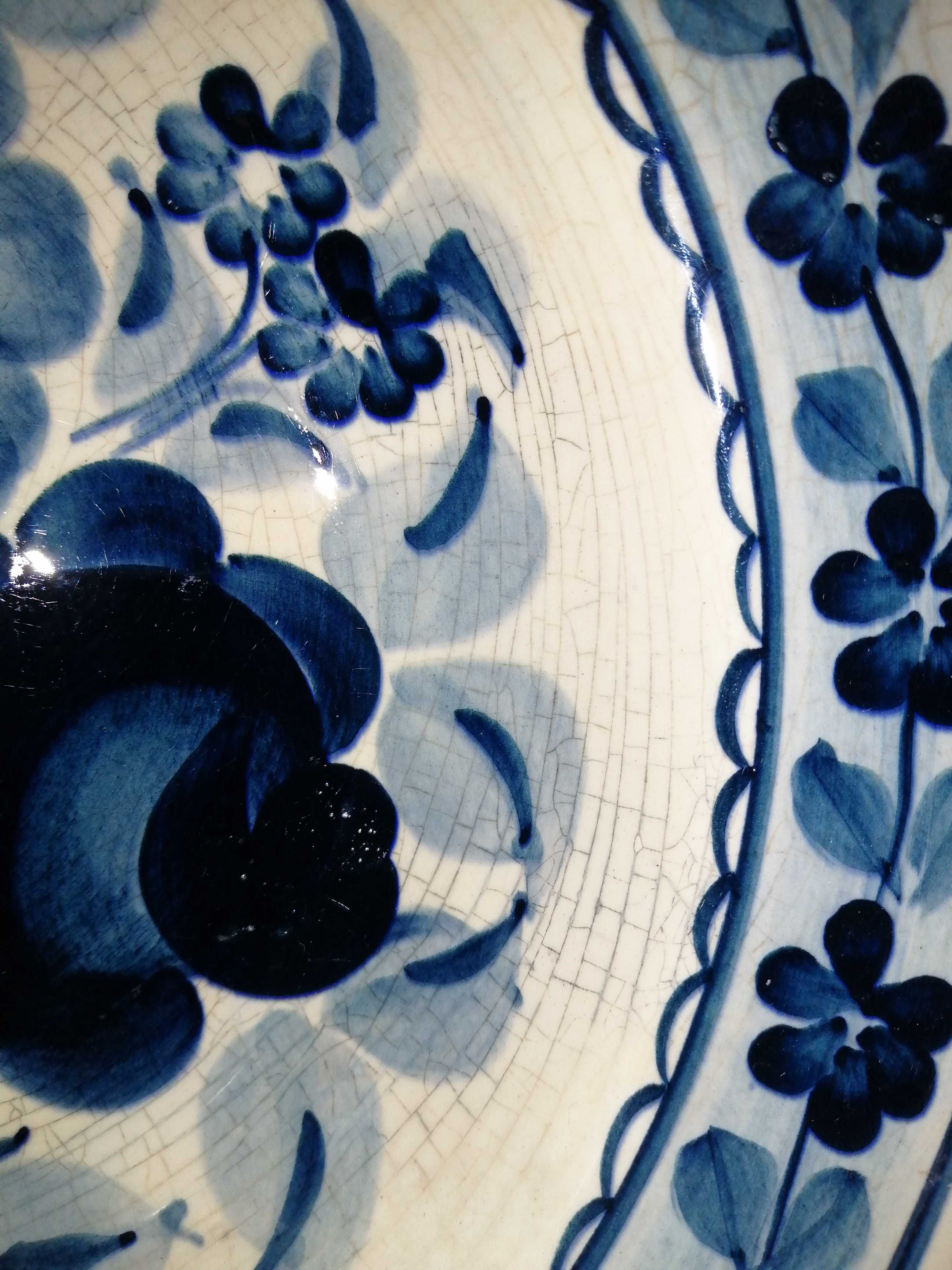 Talerz fajansowy ręcznie malowany, sygnatura- niebieski wzór Włocławek