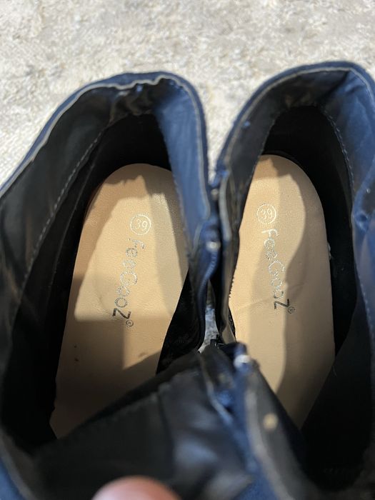 Жіночі замшеві черевики Ботільйони розмір 39.