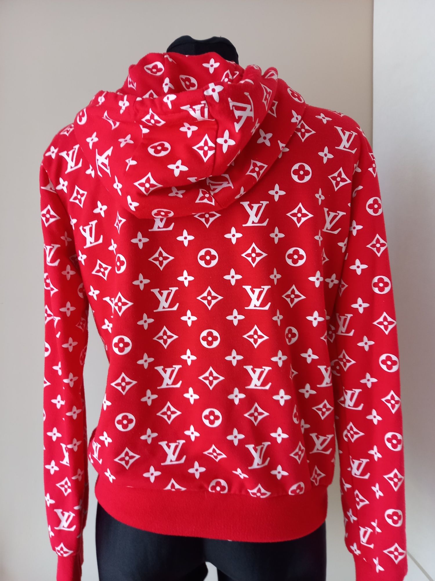 Bluza mlodziezowa-damska z kapturem logo super stan M