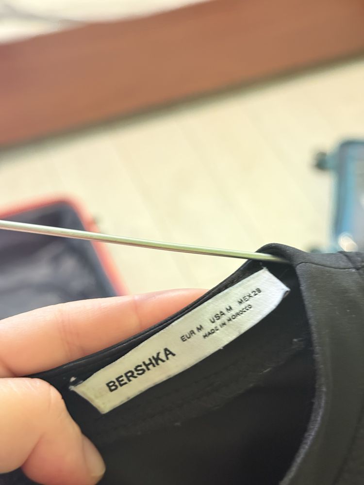 Sukienka czarna Bershka M