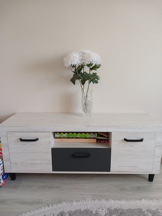 Тумбочка під телевізор