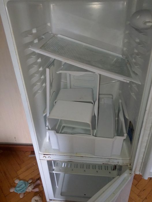 Холодильник Indesit  145 см, под восстановление в идеальном состоянии