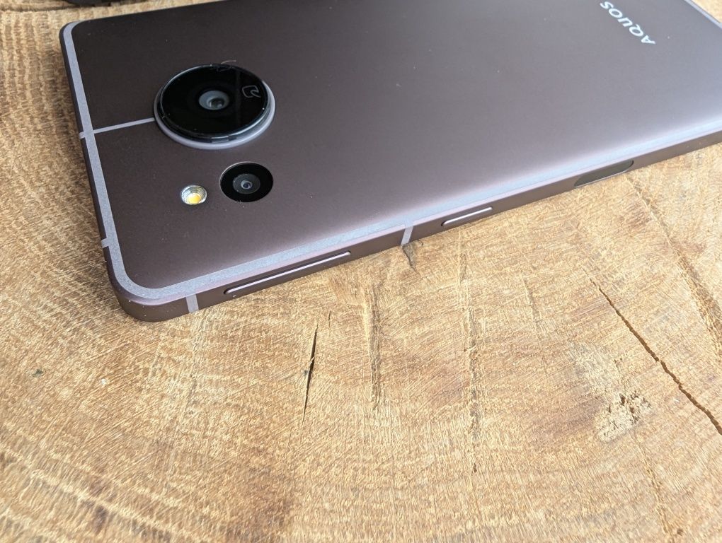 В продаже идеальный японский Sharp sense 7 plus 2sim
