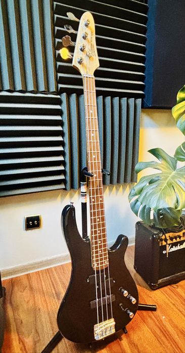 Gitara elektryczna basowa