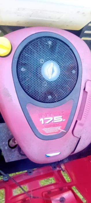 Tractor corta relva 17,5 cv