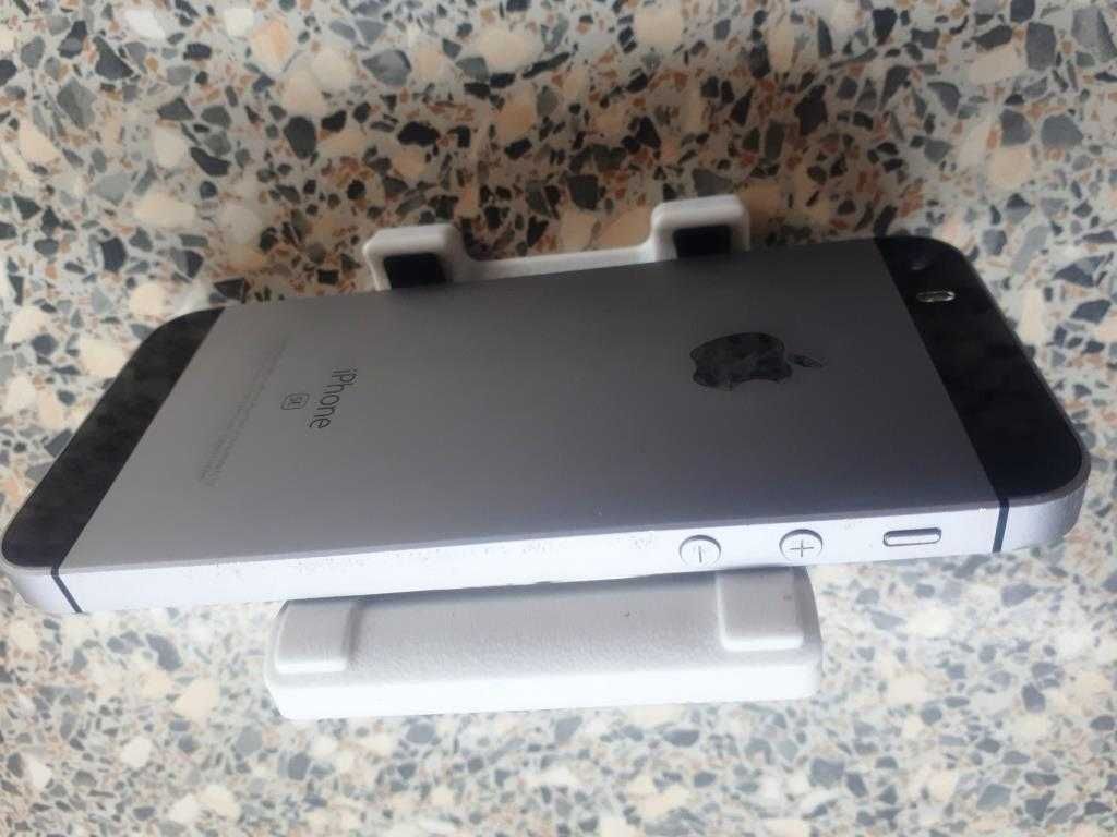 смартфон Apple  iPhone SE 32gb