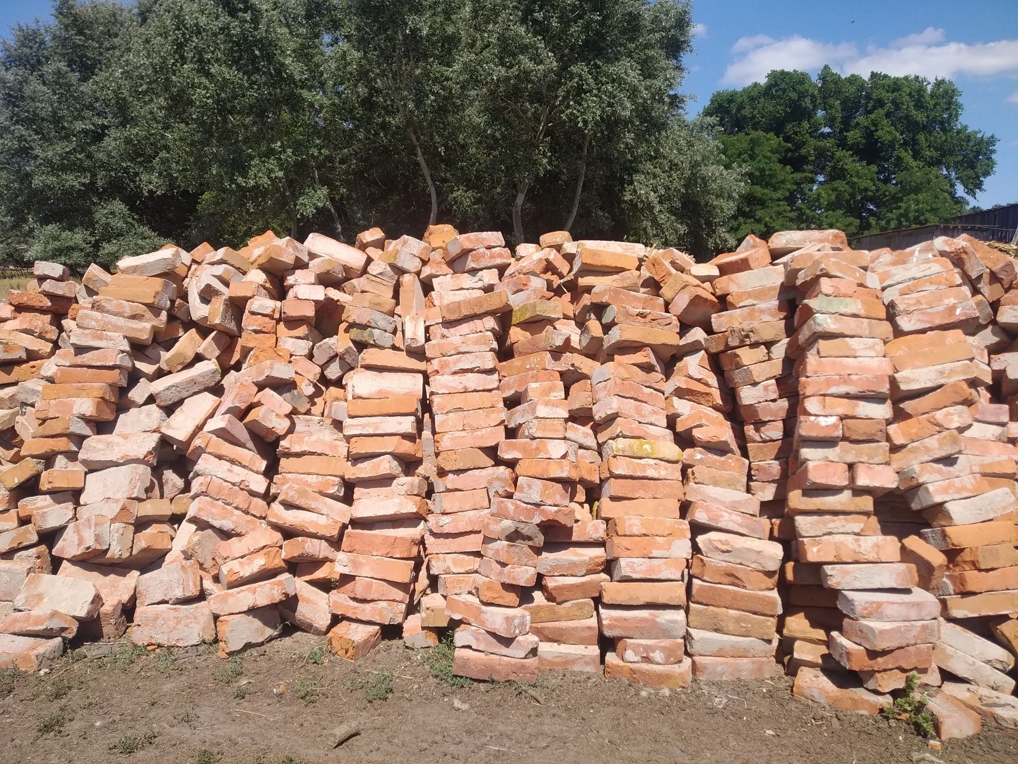 Продам,кирпич красный з доставкой.