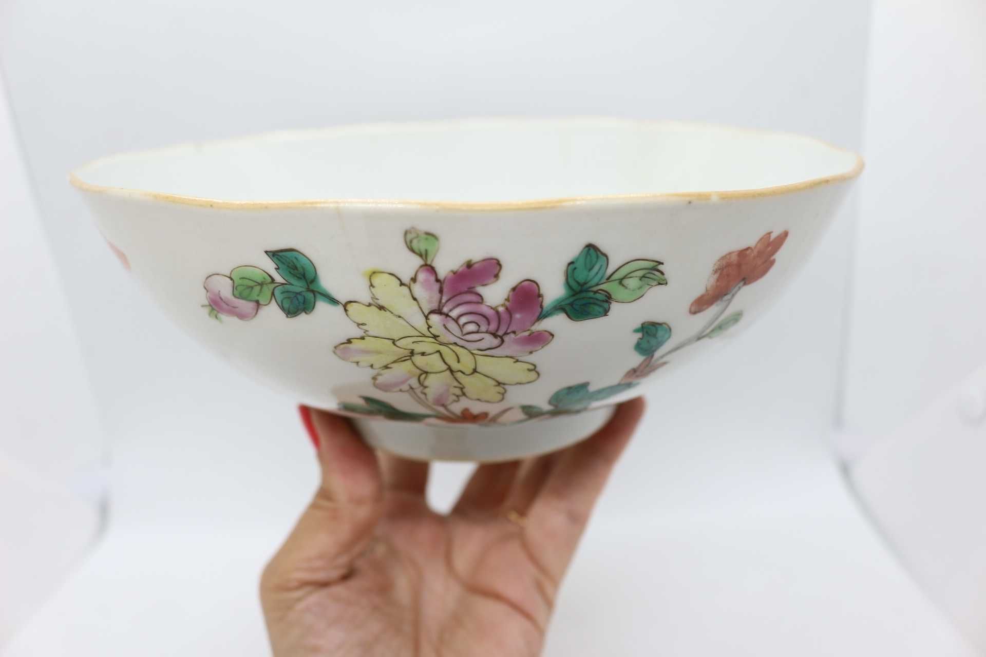 Taça Recortada Porcelana Chinesa Família Rosa Ramos Florais XVIII 22cm