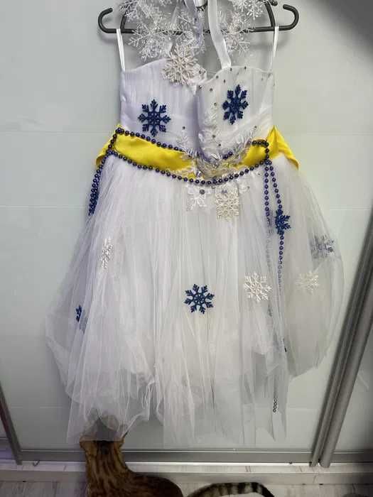 Новорічний костюм "сніжинка"