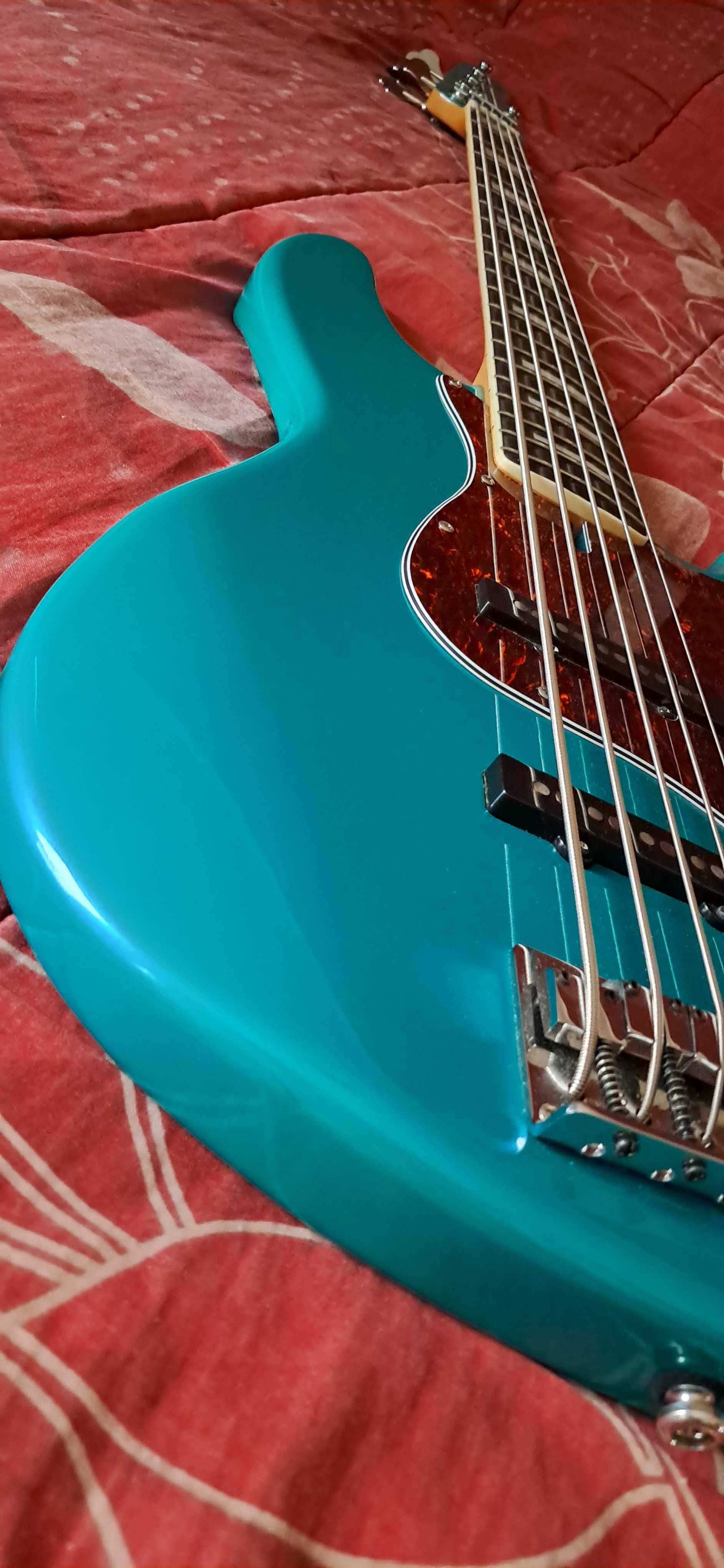 Baixo Sire Marcus  Miller V7 5 cordas personalizado