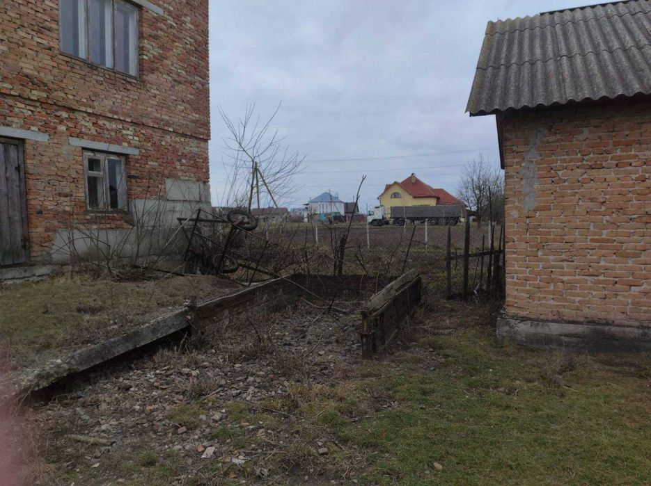 будинок та земельна ділянка 10 сот., м. Радехів