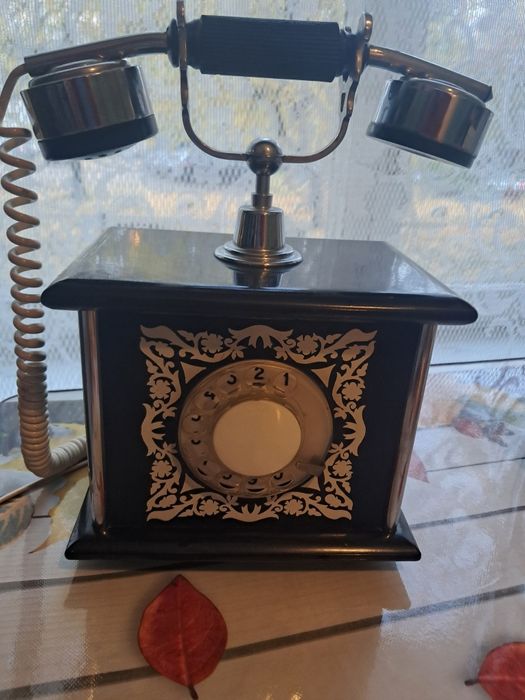 Телефон ретро    .