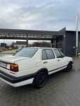 Volkswagen Jetta в гарному стані в обвісі GT на повному ходу