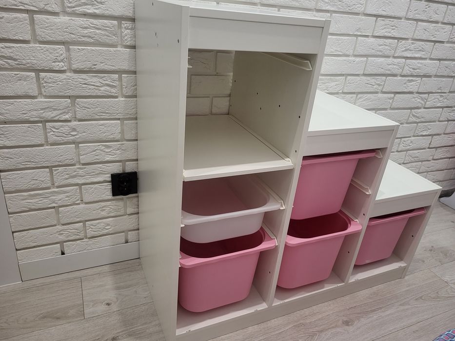 Ikea trofast z pojemnikami i półką