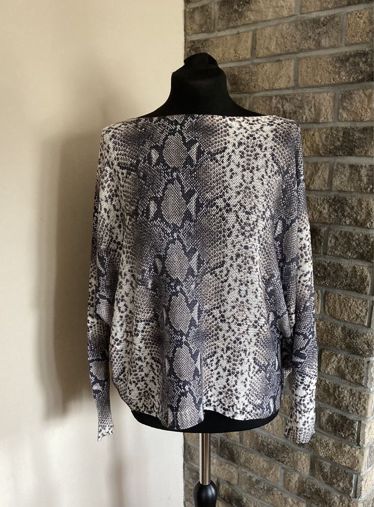 Nowy cienki sweter rozm. M/L wężowy wzór