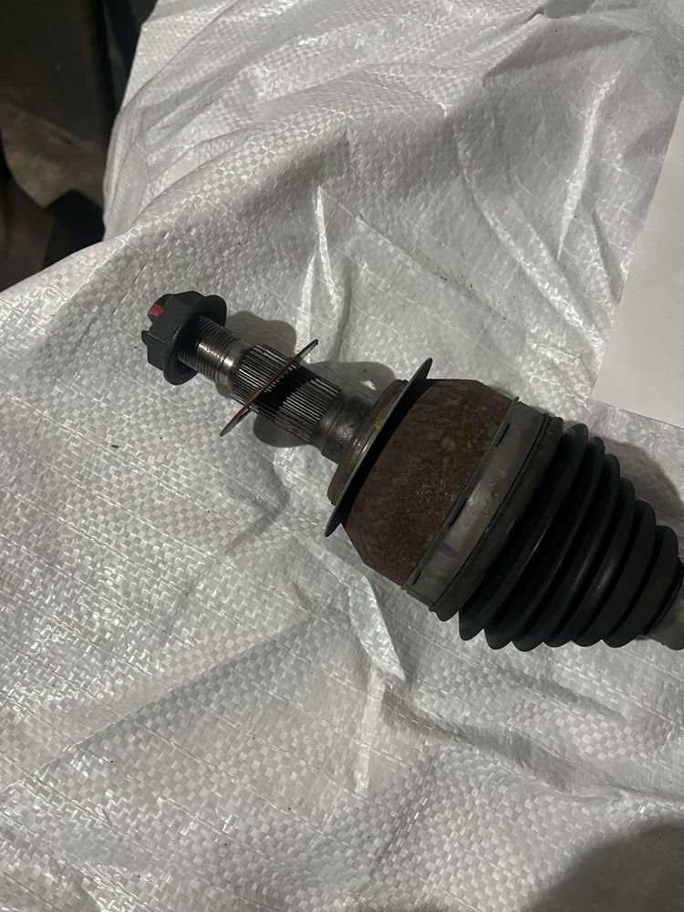 Bolt euv 22 рік піввісь права 42759672