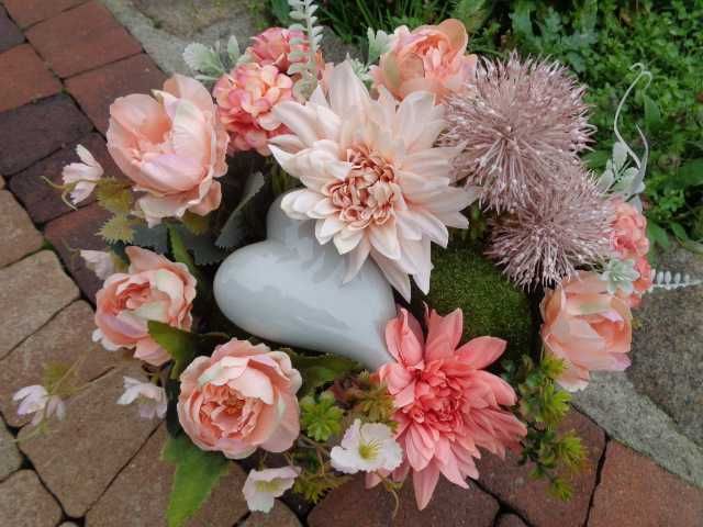 Ceramiczne serce, sztuczne kwiaty, stroik na grób, dekoracja nagrobna