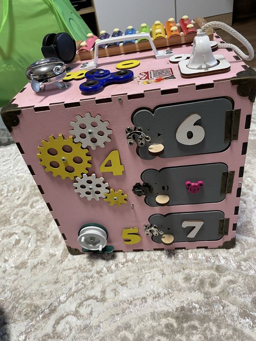 Бізі куб для дитини